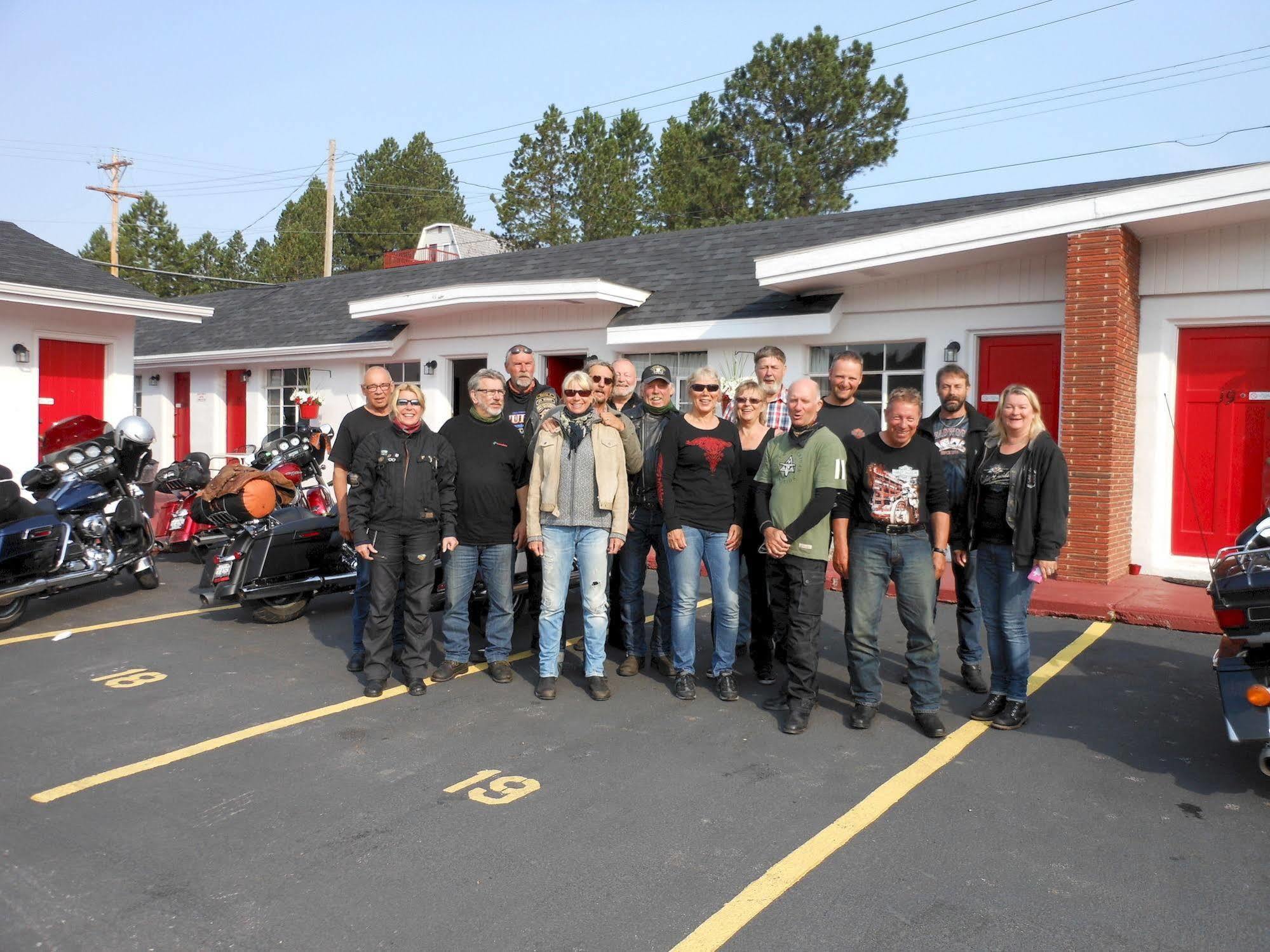 Rocket Motel Custer Exterior foto